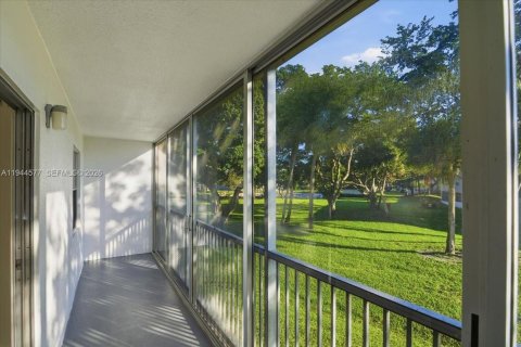 Copropriété à louer à Pembroke Pines, Floride: 2 chambres, 88.63 m2 № 2001186 - photo 19