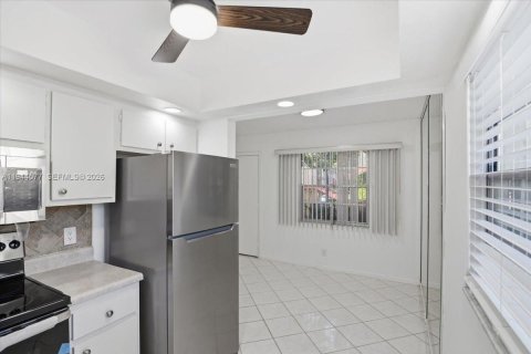 Copropriété à louer à Pembroke Pines, Floride: 2 chambres, 88.63 m2 № 2001186 - photo 2