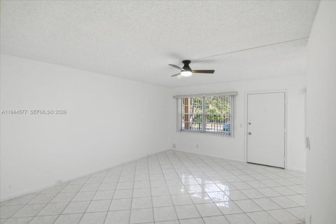 Copropriété à louer à Pembroke Pines, Floride: 2 chambres, 88.63 m2 № 2001186 - photo 10