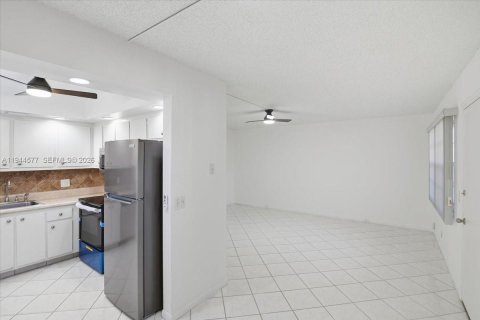 Copropriété à louer à Pembroke Pines, Floride: 2 chambres, 88.63 m2 № 2001186 - photo 6