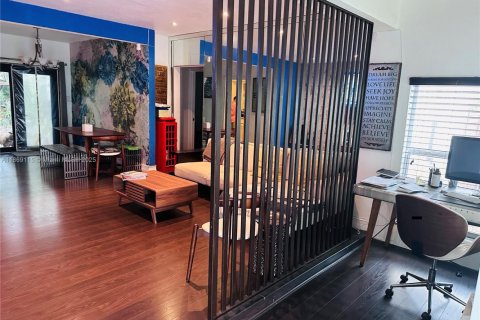 Villa ou maison à vendre à Miami, Floride: 3 chambres, 113.06 m2 № 1895343 - photo 4