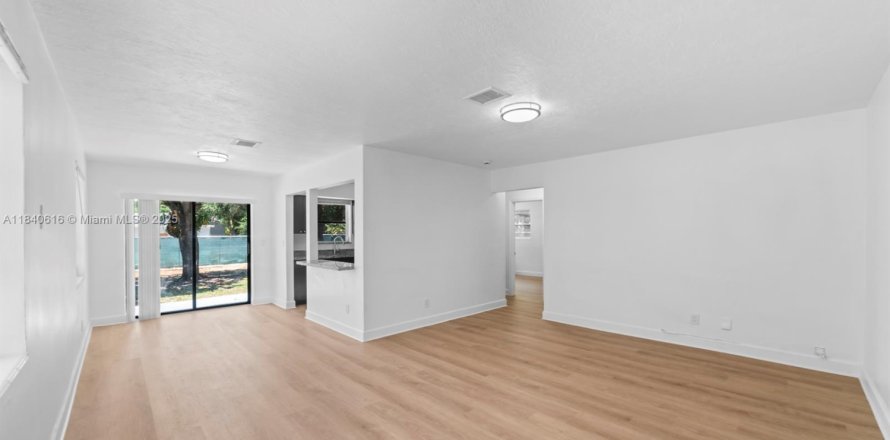 Villa ou maison à North Miami Beach, Floride 2 chambres, 152.64 m2 № 1833723