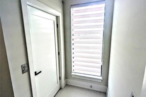 Снять в аренду таунхаус в Сарасота, Флорида 10 комнат, 171.87м2, № 1904387 - фото 27