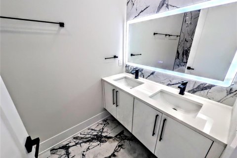 Снять в аренду таунхаус в Сарасота, Флорида 10 комнат, 171.87м2, № 1904387 - фото 20