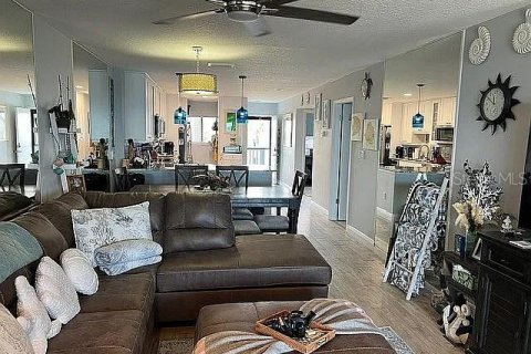 Condo in Ruskin, Florida, 2 bedrooms  № 1904285 - photo 10