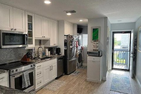 Condo in Ruskin, Florida, 2 bedrooms  № 1904285 - photo 7