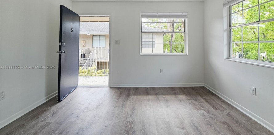 Appartement à West Miami, Floride 2 chambres, 74.32 m2 № 1939508