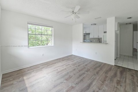 Appartement à louer à West Miami, Floride: 2 chambres, 74.32 m2 № 1939508 - photo 3
