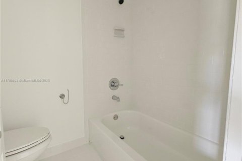 Appartement à louer à West Miami, Floride: 2 chambres, 74.32 m2 № 1939508 - photo 18