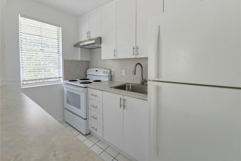 Appartement à louer à West Miami, Floride: 2 chambres, 74.32 m2 № 1939508 - photo 6