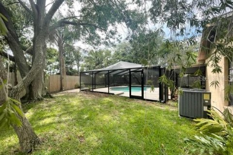 Villa ou maison à louer à Brandon, Floride: 4 chambres, 189.52 m2 № 2150065 - photo 3