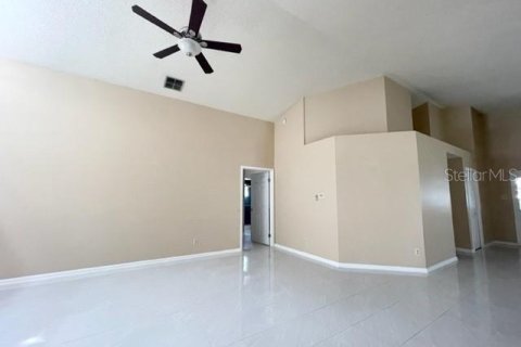 Villa ou maison à louer à Brandon, Floride: 4 chambres, 189.52 m2 № 2150065 - photo 19