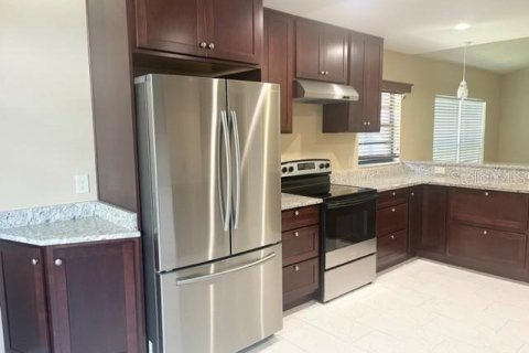 Villa ou maison à louer à Brandon, Floride: 4 chambres, 189.52 m2 № 2150065 - photo 26