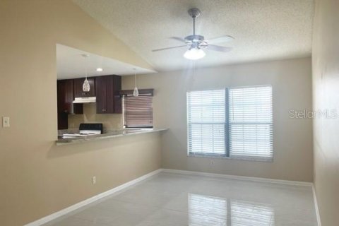 Villa ou maison à louer à Brandon, Floride: 4 chambres, 189.52 m2 № 2150065 - photo 23