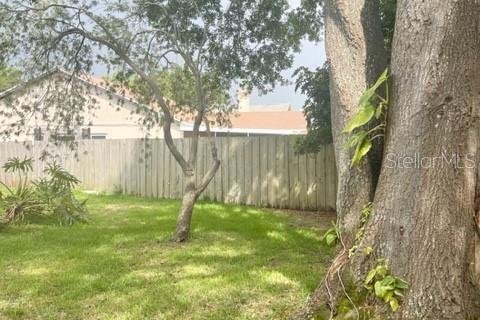 Villa ou maison à louer à Brandon, Floride: 4 chambres, 189.52 m2 № 2150065 - photo 5