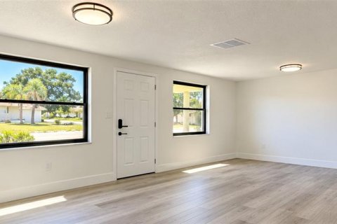 Villa ou maison à vendre à Holiday, Floride: 3 chambres, 160.35 m2 № 2401056 - photo 4