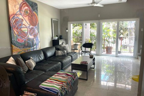 Touwnhouse à vendre à Miami, Floride: 3 chambres, 166.3 m2 № 2011567 - photo 9