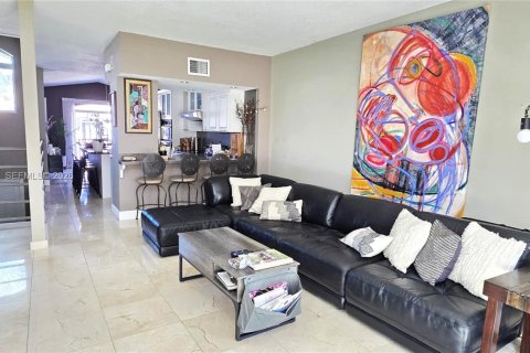 Touwnhouse à vendre à Miami, Floride: 3 chambres, 166.3 m2 № 2011567 - photo 15