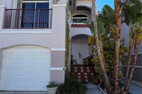 Touwnhouse à vendre à Miami, Floride: 3 chambres, 166.3 m2 № 2011567 - photo 2