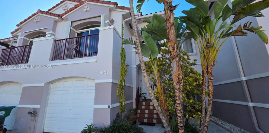 Touwnhouse à Miami, Floride 3 chambres, 166.3 m2 № 2011567