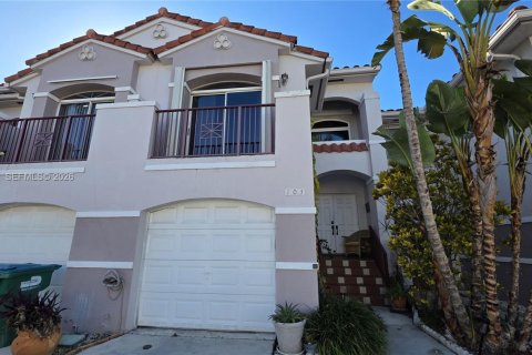 Touwnhouse à vendre à Miami, Floride: 3 chambres, 166.3 m2 № 2011567 - photo 4