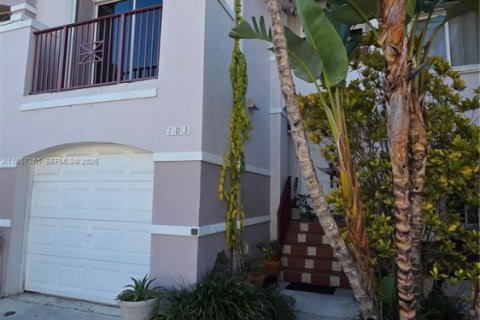 Touwnhouse à vendre à Miami, Floride: 3 chambres, 166.3 m2 № 2011567 - photo 6