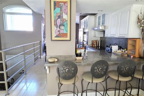 Touwnhouse à vendre à Miami, Floride: 3 chambres, 166.3 m2 № 2011567 - photo 19