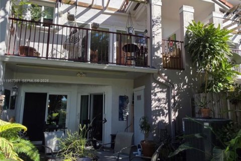 Touwnhouse à vendre à Miami, Floride: 3 chambres, 166.3 m2 № 2011567 - photo 8