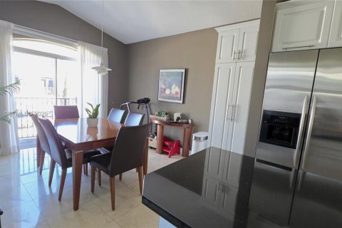 Touwnhouse à vendre à Miami, Floride: 3 chambres, 166.3 m2 № 2011567 - photo 21