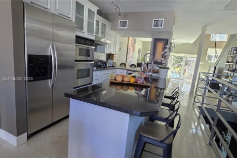 Touwnhouse à vendre à Miami, Floride: 3 chambres, 166.3 m2 № 2011567 - photo 24