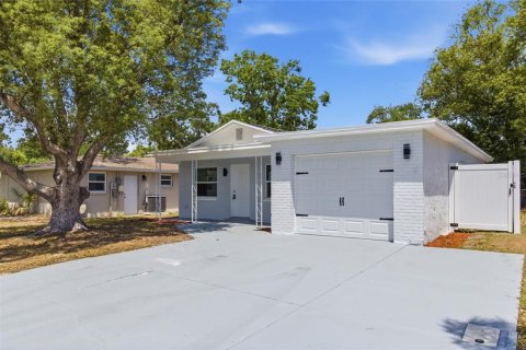 House in Holiday, Florida 3 bedrooms, 105.35 sq.m. № 2145394 - photo 3