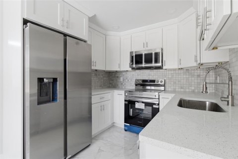 House in Holiday, Florida 3 bedrooms, 105.35 sq.m. № 2145394 - photo 14