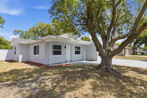 House in Holiday, Florida 3 bedrooms, 105.35 sq.m. № 2145394 - photo 2