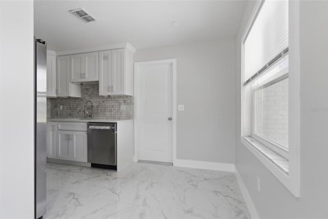 House in Holiday, Florida 3 bedrooms, 105.35 sq.m. № 2145394 - photo 12
