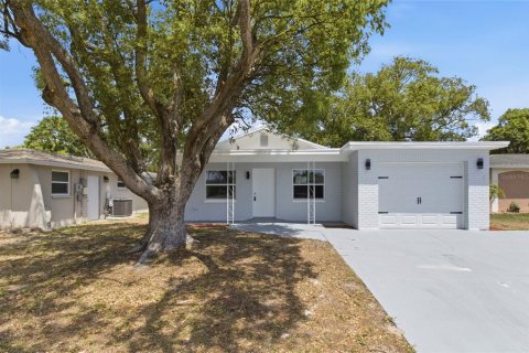 House in Holiday, Florida 3 bedrooms, 105.35 sq.m. № 2145394 - photo 4