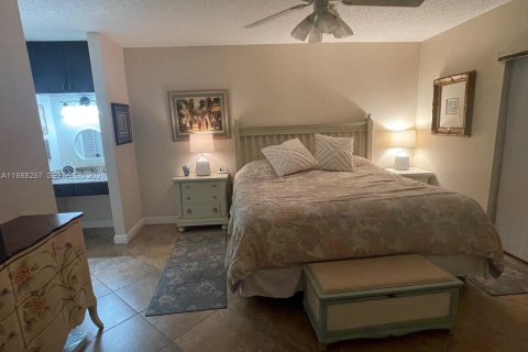 Condo in Pembroke Pines, Florida, 3 bedrooms  № 2050332 - photo 3