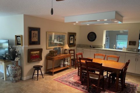 Condo in Pembroke Pines, Florida, 3 bedrooms  № 2050332 - photo 4