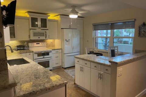 Condo in Pembroke Pines, Florida, 3 bedrooms  № 2050332