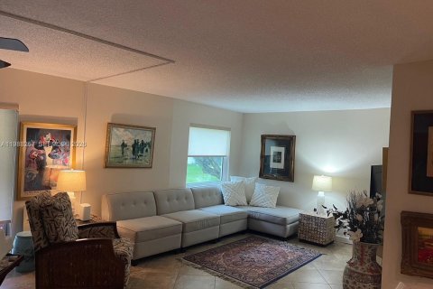 Condo in Pembroke Pines, Florida, 3 bedrooms  № 2050332 - photo 7