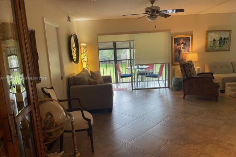 Condo in Pembroke Pines, Florida, 3 bedrooms  № 2050332 - photo 8