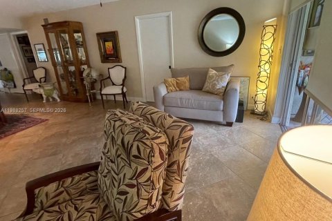 Condo in Pembroke Pines, Florida, 3 bedrooms  № 2050332 - photo 9