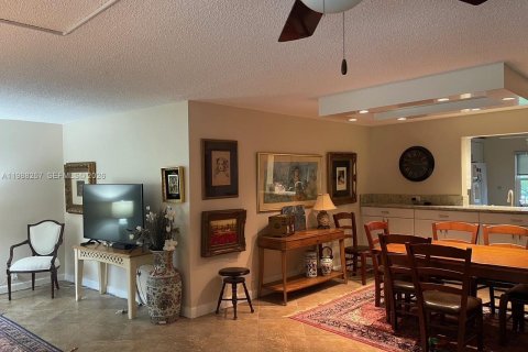 Condo in Pembroke Pines, Florida, 3 bedrooms  № 2050332 - photo 6