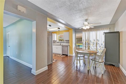 House in Orlando, Florida 3 bedrooms, 127.65 sq.m. № 2314379 - photo 7