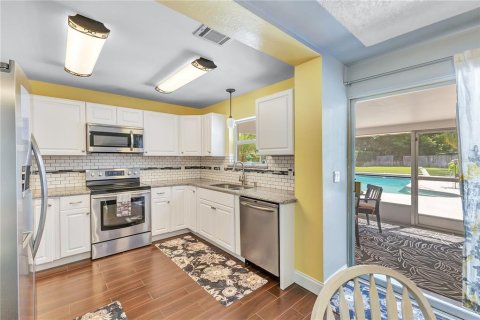 House in Orlando, Florida 3 bedrooms, 127.65 sq.m. № 2314379 - photo 10