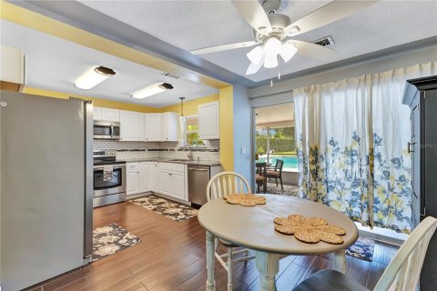 House in Orlando, Florida 3 bedrooms, 127.65 sq.m. № 2314379 - photo 8