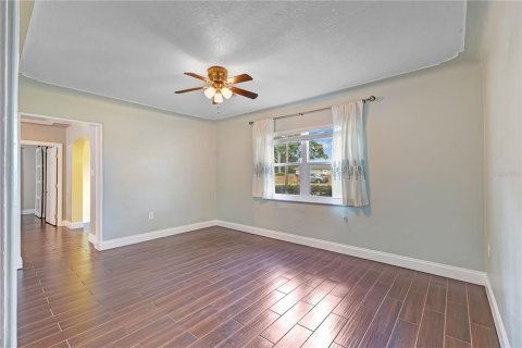 House in Orlando, Florida 3 bedrooms, 127.65 sq.m. № 2314379 - photo 15