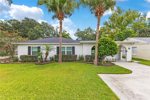 House in Orlando, Florida 3 bedrooms, 127.65 sq.m. № 2314379