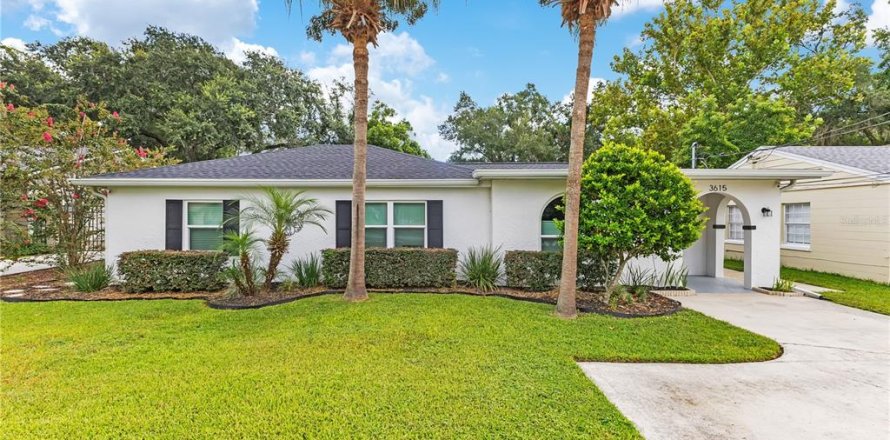 House in Orlando, Florida 3 bedrooms, 127.65 sq.m. № 2314379
