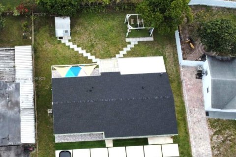 House in Miami Gardens, Florida 3 bedrooms, 113.53 sq.m. № 2018728 - photo 3