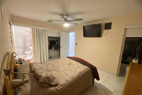 House in Miami Gardens, Florida 3 bedrooms, 113.53 sq.m. № 2018728 - photo 11